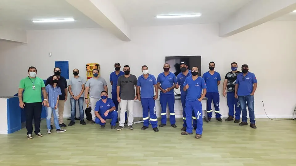 Equipe da Gen & Energy reunida na sede da empresa